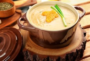 Кабачковый суп с соусом из хрена и карри